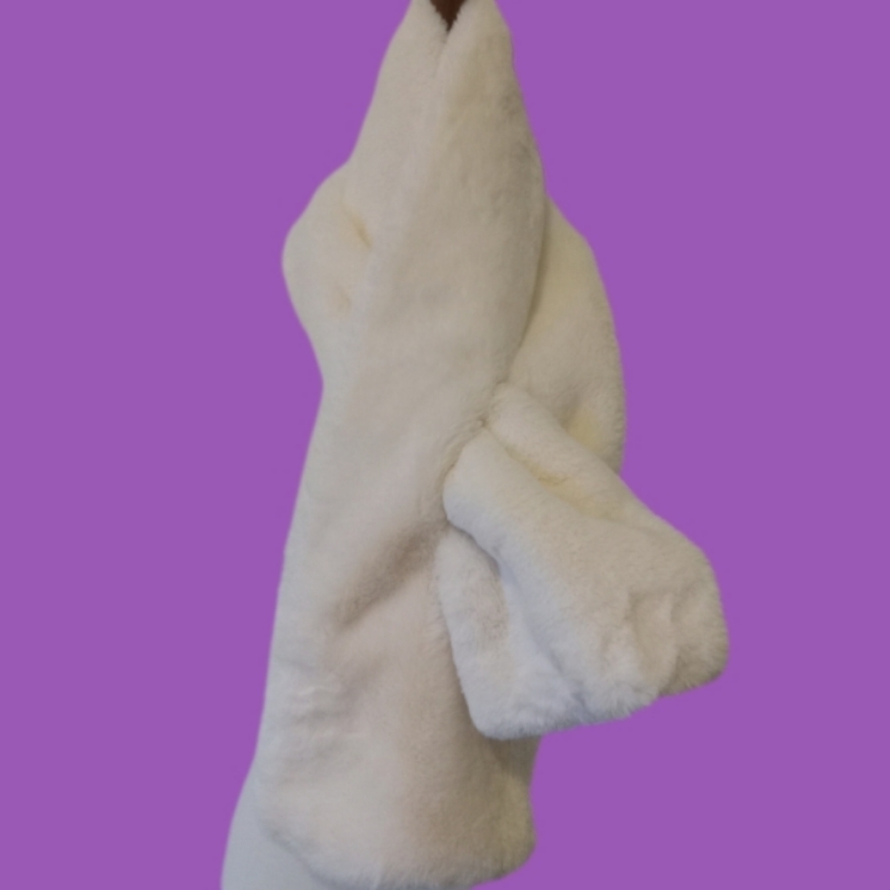 NWT Apparis White Faux Fur Stole, Wrap, Scarf